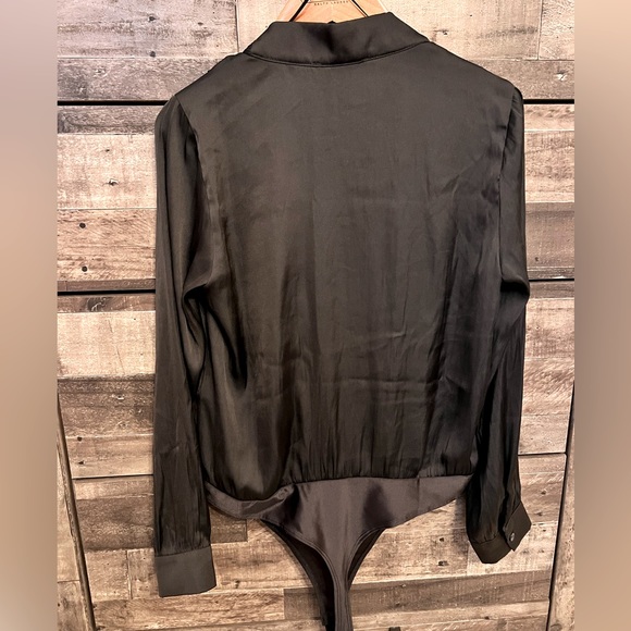 Sincerely Jules NWT Black Deep Plunge Neckline Long Sleeve Bodysuit Size Medium - Picture 2 of 5